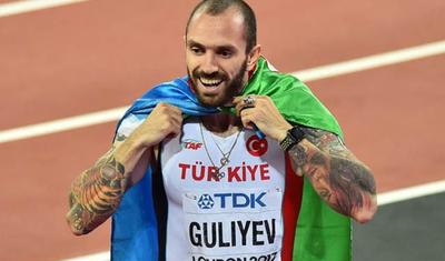 Dünya çempionu oldu, qələbəni Azərbaycan bayrağı ilə qeyd etdi - FOTOLAR