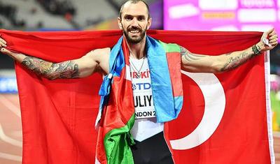 Dünya çempionu oldu, qələbəni Azərbaycan bayrağı ilə qeyd etdi - FOTOLAR