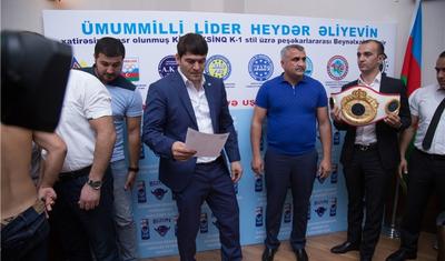 Azərbaycanlı müğənni kimlərin arasına düşdü? - FOTOREPORTAJ