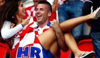 Futbolun ən çılğın və cazibədar xanım azarkeşləri – FOTOLAR