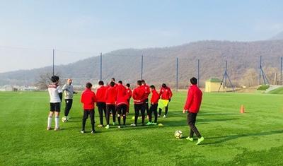 LAYİHƏ: U-15 Liqası: "Qəbələ" "Səbail"lə oyuna hazırlaşır - FOTOREPORTAJ