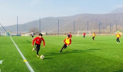 LAYİHƏ: U-15 Liqası: "Qəbələ" "Səbail"lə oyuna hazırlaşır - FOTOREPORTAJ