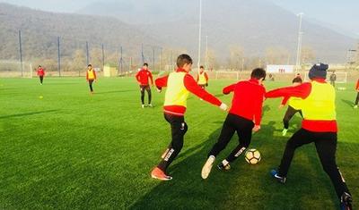 LAYİHƏ: U-15 Liqası: "Qəbələ" "Səbail"lə oyuna hazırlaşır - FOTOREPORTAJ
