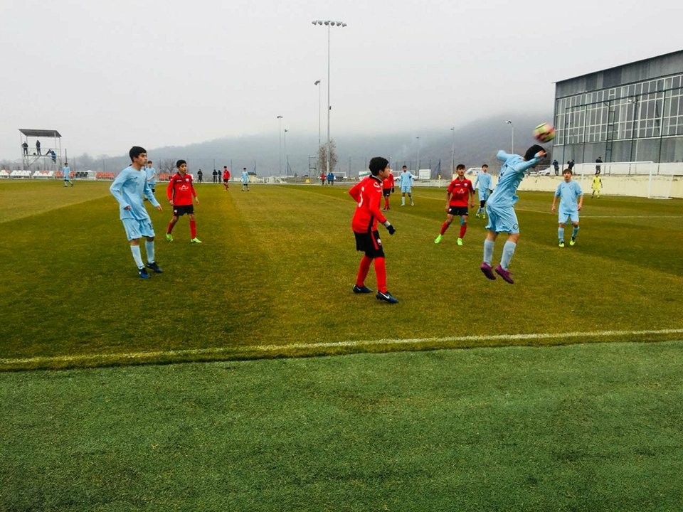 Azərbaycanda 15 yaşlı futbolçu hakimi söydü, cəzaya məruz qaldı -