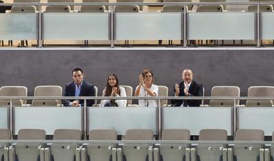 İlham Əliyev və Mehriban Əliyeva millimizə dəstək verdi - FOTO