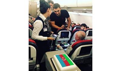 Millimizə üzərində Azərbaycan bayrağı olan tort hədiyyəsi - 2 FOTO