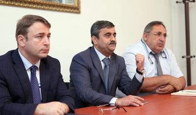 Sadıq Sadıqov görüş zamanı yumruğunu yuxarı qaldırdı - FOTO