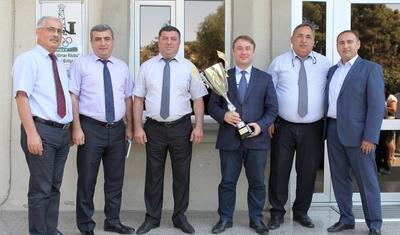 Sadıq Sadıqov görüş zamanı yumruğunu yuxarı qaldırdı - FOTO