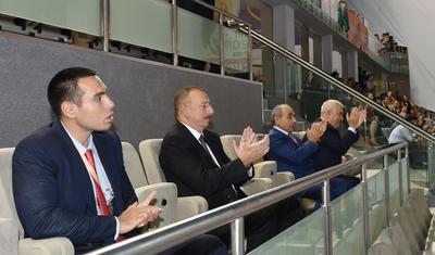 İlham Əliyev millinin oyununu izlədi və alqışladı - FOTOREPORTAJ