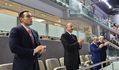 İlham Əliyev millinin oyununu izlədi və alqışladı - FOTOREPORTAJ