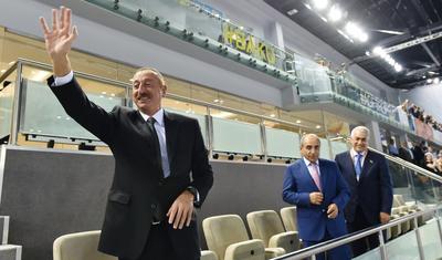 İlham Əliyev millinin oyununu izlədi və alqışladı - FOTOREPORTAJ