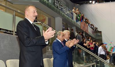 İlham Əliyev millinin oyununu izlədi və alqışladı - FOTOREPORTAJ