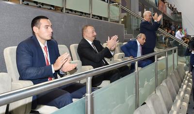 İlham Əliyev millinin oyununu izlədi və alqışladı - FOTOREPORTAJ