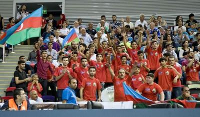 Qızlarımızın qazancı bə ya mili "koç"un atılıb-düşməsi - FOTOLAR