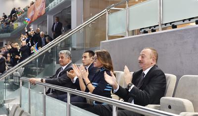 Prezident və birinci xanım milli komandanın oyununda - FOTOLAR