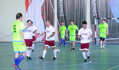 "Dünya yığma"sı Şəmkirdə futbol oynadı, Karlsen 6 qol vurdu