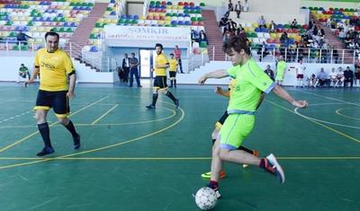 "Dünya yığma"sı Şəmkirdə futbol oynadı, Karlsen 6 qol vurdu