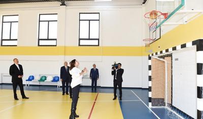 İlham Əliyev və xanımı basketbol oynadı - FOTOLAR