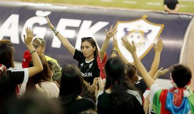 Azərbaycan futboluna rəng qatan qızlar - FOTOLAR