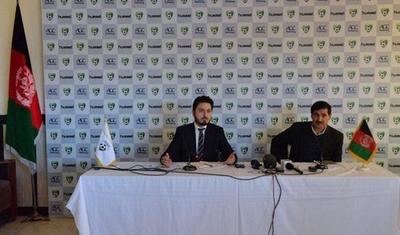 Millinin qadın futbolçularını zorladılar! - İKİ FOTO