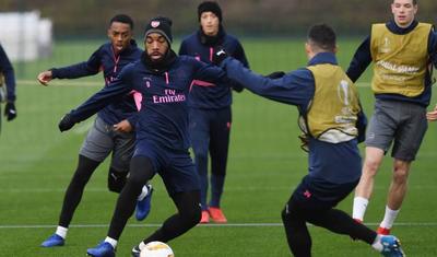 "Arsenal"ın aparıcı simaları "Qarabağ" yolunda - FOTOLAR