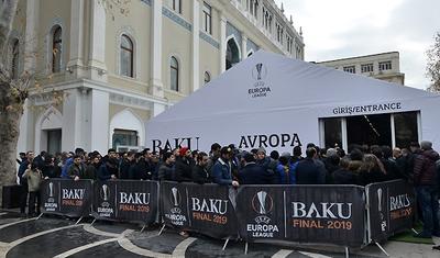 Bakıda dünya ukluzu üçün böyük növbə yarandı - FOTOLAR