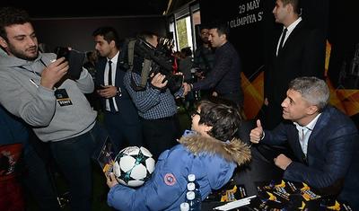 Bakıda dünya ukluzu üçün böyük növbə yarandı - FOTOLAR