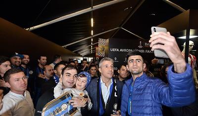 Bakıda dünya ukluzu üçün böyük növbə yarandı - FOTOLAR