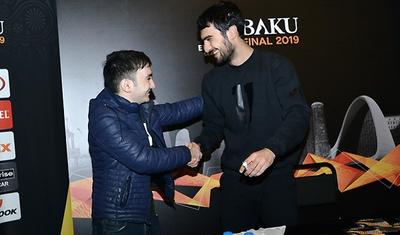 LENT - Azərbaycan millisinin futbolçularına imza atdırdılar