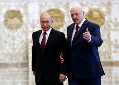 Putin Lukaşenko ilə hokkey oynayıb, xizək sürəcək