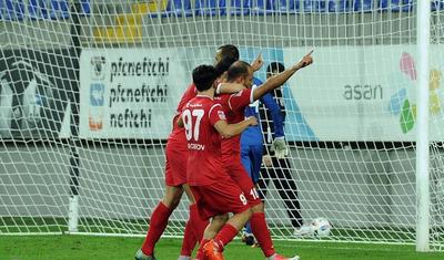 Tural Axundov hamını "təkər"ə salıb - İKİ FOTO