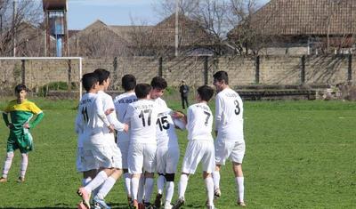U-15 Liqası: "Viləş"in futbolçusu hakimi qorxutdu - FOTOREPORTAJ