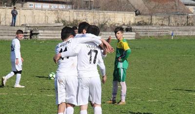 U-15 Liqası: "Viləş"in futbolçusu hakimi qorxutdu - FOTOREPORTAJ