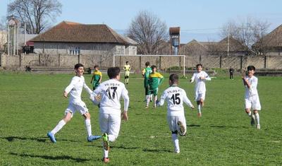 U-15 Liqası: "Viləş"in futbolçusu hakimi qorxutdu - FOTOREPORTAJ