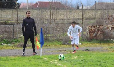 U-15 Liqası: "Viləş"in futbolçusu hakimi qorxutdu - FOTOREPORTAJ