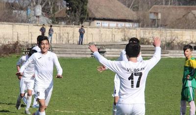 U-15 Liqası: "Viləş"in futbolçusu hakimi qorxutdu - FOTOREPORTAJ