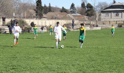 U-15 Liqası: "Viləş"in futbolçusu hakimi qorxutdu - FOTOREPORTAJ