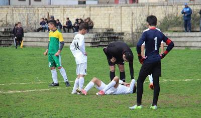U-15 Liqası: "Viləş"in futbolçusu hakimi qorxutdu - FOTOREPORTAJ