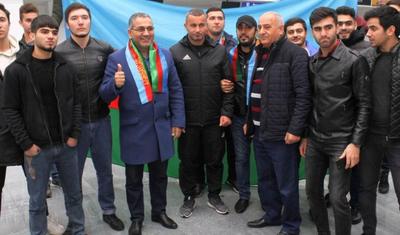 Qurban Qurbanovu burda da tək buraxmadılar - FOTOLAR