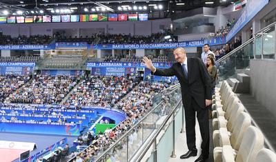 İlham Əliyev və ailə üzvləri DÇ-da yarımfinalı izlədi - FOTOLAR