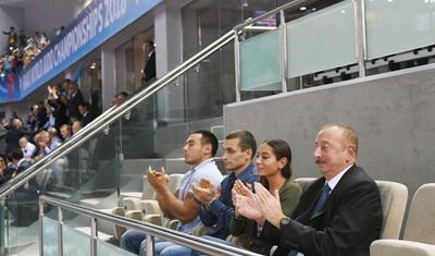 İlham Əliyev və ailə üzvləri DÇ-da yarımfinalı izlədi - FOTOLAR