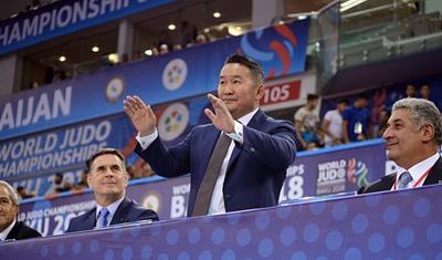 Monqolustan prezidenti Bakıda DÇ oyunlarını izlədi - FOTOLAR