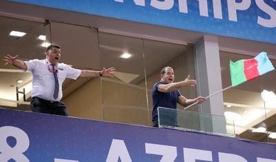 Azərbaycanlı məmur millimizin üzvü üçün belə sevindi - FOTOLAR