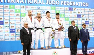 Rövnəq Abdullayevdən mükafat alan - FOTOLAR