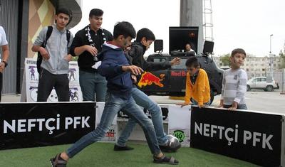 Ruslan Abışov "Fanzona"ya gəldi, hamı… - FOTOREPORTAJ