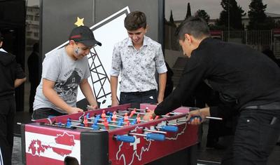 Ruslan Abışov "Fanzona"ya gəldi, hamı… - FOTOREPORTAJ