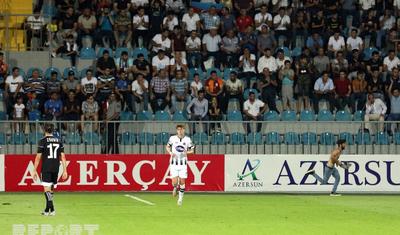 “Qarabağ”ın matçında meydana girən və Rəşadın üstünə qaçan - VİDEO+FOTOLAR