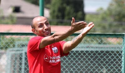 Bəlkə "Neftçi"nin bu oyunçusu Nazpərinin klipinə çəkilsin? - FOTOLAR