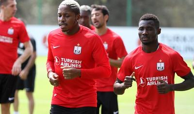 Bəlkə "Neftçi"nin bu oyunçusu Nazpərinin klipinə çəkilsin? - FOTOLAR