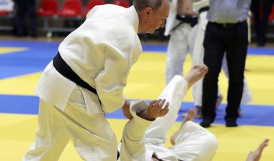 Olimpiya çempionu Putini tatamidə zədələdi - FOTO